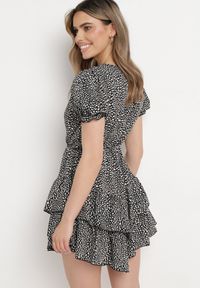 Born2be - Czarna Sukienka z Gumką w Talii z Kopertowym Dekoltem Ianveia. Kolor: czarny. Typ sukienki: kopertowe #4