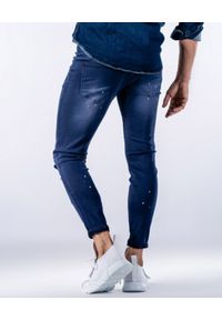 GUNS & TUXEDOS - Granatowe jeansy z łatami Dust Devil. Kolor: niebieski #3