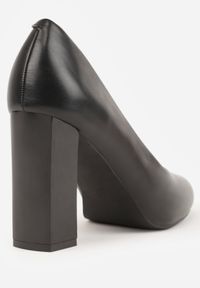 Born2be - Czarne Czółenka Vices na Klockowym Obcasie z Wkładką ze Skóry Naturalnej Essenia. Okazja: na randkę. Kolor: czarny. Materiał: skóra. Obcas: na obcasie. Wysokość obcasa: średni #9
