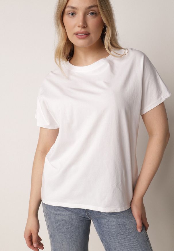 Born2be - Biały T-shirt Bawełniany Klasyczny o Fasonie Oversize z Dłuższym Tyłem Nemedora. Okazja: na co dzień. Kolor: biały. Materiał: bawełna. Długość: długie. Styl: klasyczny