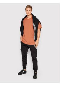 Adidas - adidas T-Shirt Graphic Ozworld HL9232 Pomarańczowy Relaxed Fit. Kolor: pomarańczowy. Materiał: bawełna #5