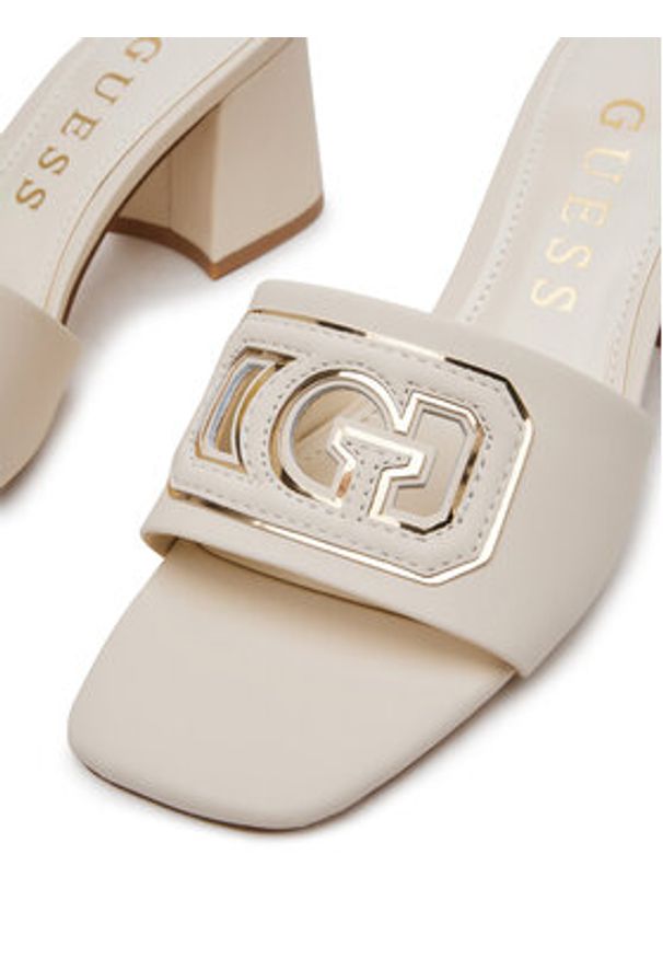 Guess Klapki Gals FLJGAS LEA03 Écru. Kolor: kremowy. Materiał: skóra