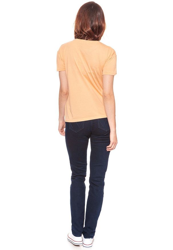 Wrangler - WRANGLER T SHIRT DAMSKI DRAPE TEE APRICOT NECTAR W7016DI65 112130884. Wzór: nadruk. Styl: vintage