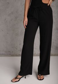 Renee - Czarne Teksturowane Spodnie Wide Leg z Wiązaniem w Talii Pirethei. Kolor: czarny. Materiał: materiał. Styl: elegancki #7