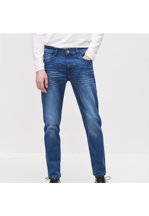 Reserved - Spodnie jeansowe slim - Granatowy. Kolor: niebieski. Materiał: jeans