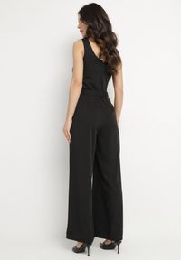 Born2be - Czarny Taliowany Kombinezon z Ozdobnym Paskiem i Klamrą Doloriela. Kolor: czarny. Styl: elegancki #3