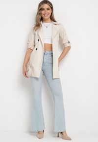 Born2be - Beżowy Płaszcz Dwurzędowy z Kieszeniami i Materiałowym Paskiem Piemona. Okazja: na co dzień, na spotkanie biznesowe. Kolor: beżowy. Materiał: materiał. Długość: do kolan. Styl: biznesowy, casual, elegancki #5