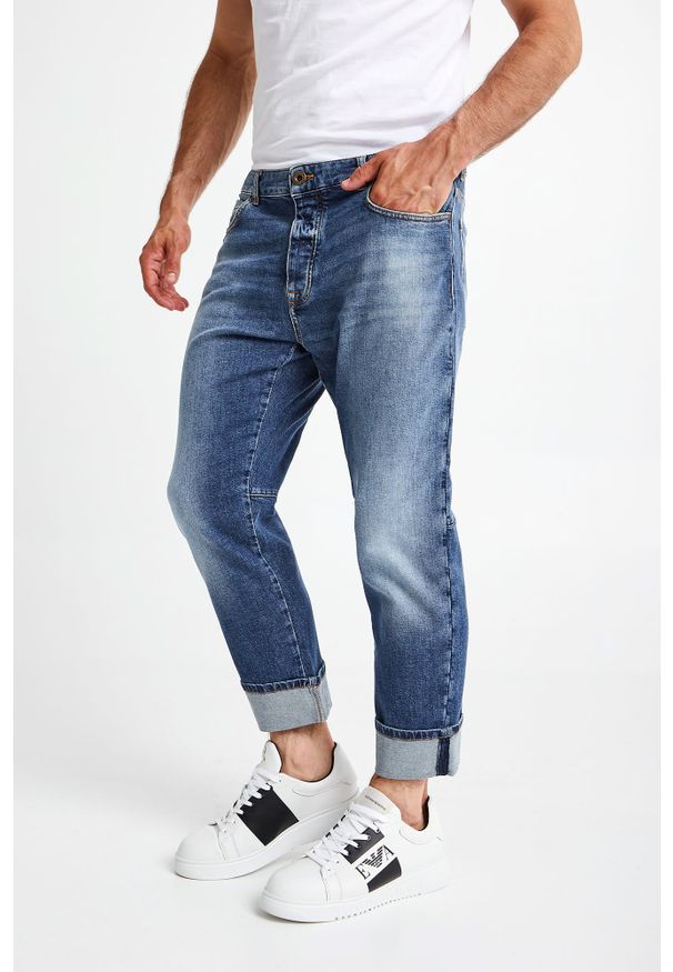 Emporio Armani - JEANSY EMPORIO ARMANI. Styl: klasyczny