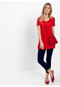 bonprix - Długi shirt z wiskozą. Kolor: czerwony. Materiał: wiskoza. Długość: długie #2