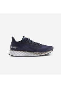 KIPRUN - Buty do biegania damskie Kiprun KS900 Light. Kolor: biały, wielokolorowy, szary. Materiał: materiał. Szerokość cholewki: normalna. Wzór: geometria. Sport: fitness