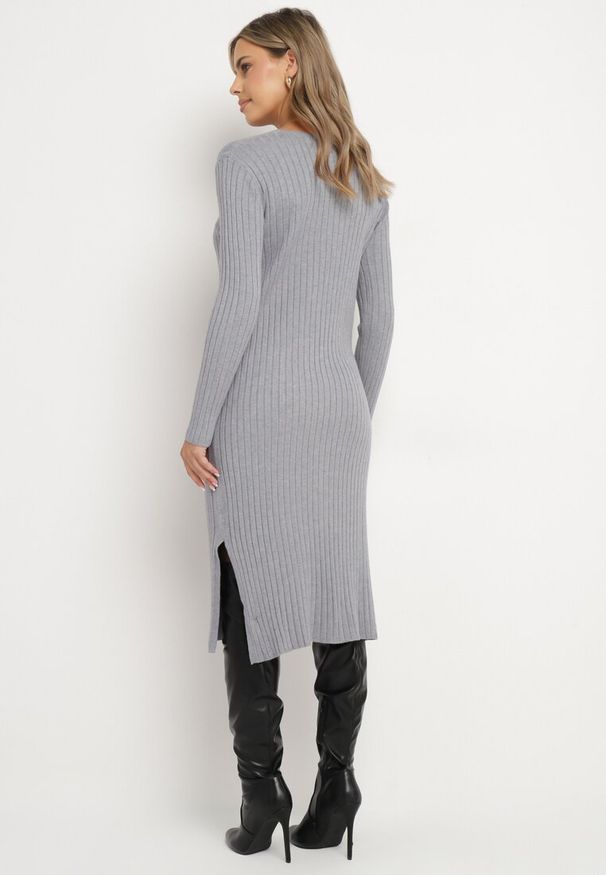 Born2be - Szara Sukienka Sweterkowa z Wiskozą Ozdobiona z Boku Rozcięciami Ninnoriel. Okazja: na co dzień. Kolor: szary. Materiał: wiskoza. Wzór: aplikacja. Typ sukienki: proste. Styl: klasyczny, casual, elegancki