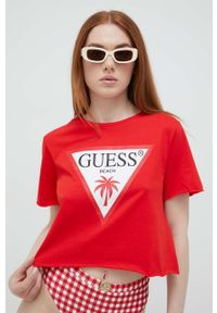 Guess t-shirt bawełniany kolor czerwony. Kolor: czerwony. Materiał: bawełna. Długość rękawa: krótki rękaw. Długość: krótkie. Wzór: nadruk