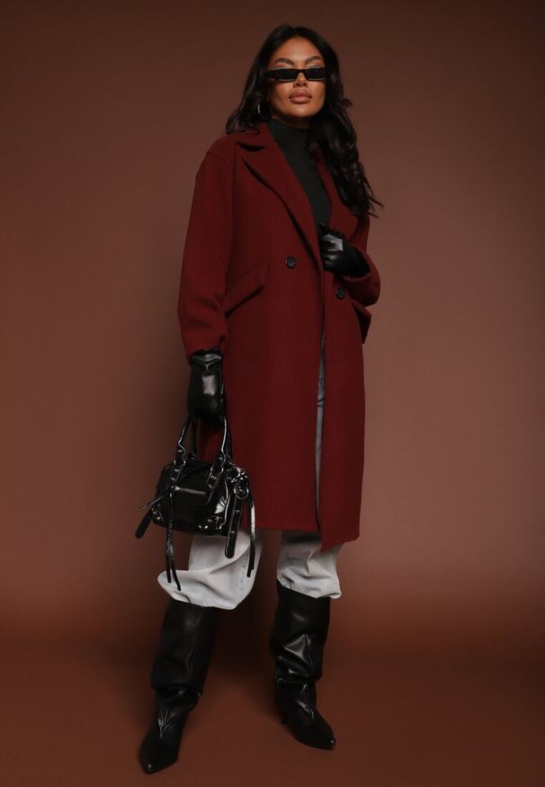 Renee - Bordowy Płaszcz Dwurzędowy Długi Tadde. Kolor: czerwony. Długość: długie