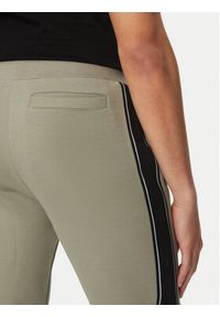Guess Spodnie dresowe Z2YB09 KB3P2 Zielony Regular Fit. Kolor: zielony. Materiał: bawełna #5