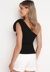 Born2be - Czarna Asymetryczna Bluzka Top z Bawełny Ozdobiona Kwiatem 3D Ulsavia. Kolor: czarny. Materiał: bawełna. Wzór: aplikacja, kwiaty. Styl: klasyczny, elegancki #4
