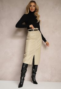 Renee - Jasnobeżowa Spódnica z Ekoskóry High Waist z Rozcięciem i Napami z Przodu Asttia. Okazja: na co dzień. Stan: podwyższony. Kolor: beżowy. Materiał: bawełna. Sezon: zima, jesień. Styl: casual