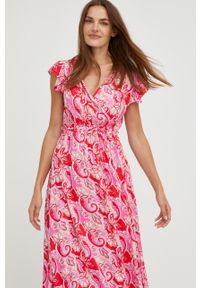 Answear Lab sukienka kolor różowy maxi rozkloszowana. Kolor: różowy. Typ sukienki: rozkloszowane. Styl: wakacyjny. Długość: maxi
