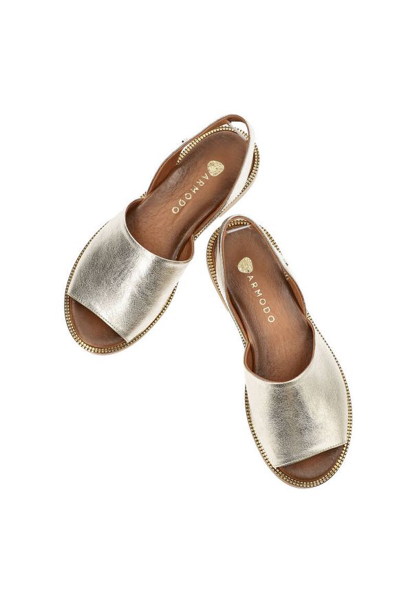 Złote Sandały Armodo Stylowe Buty Damskie. Zapięcie: pasek. Kolor: złoty. Wzór: aplikacja. Styl: elegancki