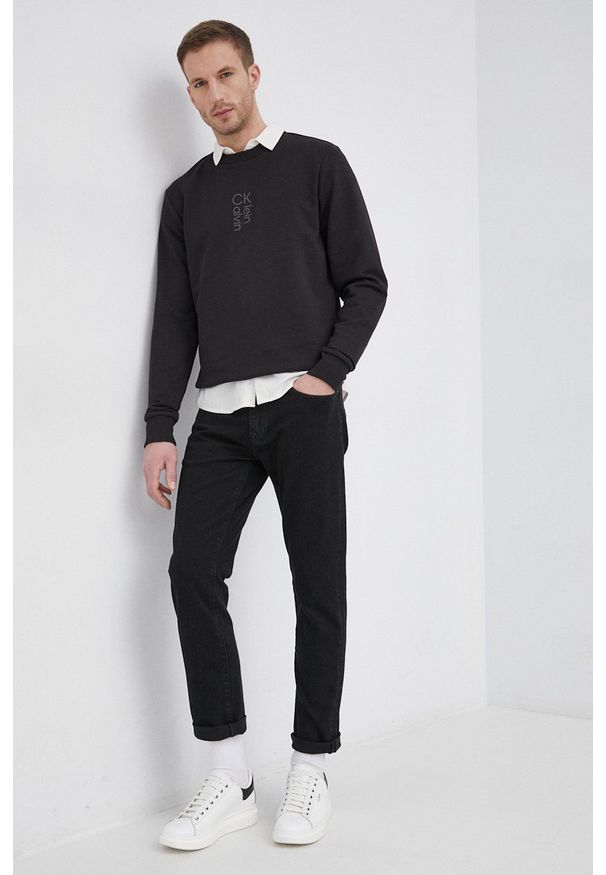 Calvin Klein - Bluza bawełniana. Okazja: na co dzień. Kolor: czarny. Materiał: bawełna. Wzór: nadruk. Styl: casual