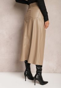 Renee - Ciemnobeżowa Trapezowa Spódnica Maxi z Imitacji Skóry Selariel. Kolor: beżowy. Styl: elegancki #2