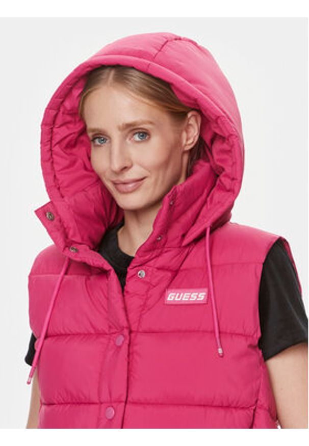 Guess Bezrękawnik Breana V4RL02 WFYE2 Różowy Regular Fit. Kolor: różowy. Materiał: syntetyk. Długość rękawa: bez rękawów