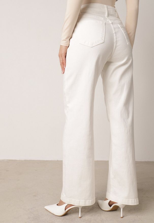 Born2be - Białe Szerokie Jeansy z Bawełny z Wysokim Stanem Dalinatea. Stan: podwyższony. Kolor: biały. Długość: długie. Wzór: gładki. Sezon: lato. Styl: klasyczny