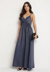 Born2be - Granatowa Kopertowa Sukienka na Ramiączkach z Wiskozy Zdobiona Cyrkoniami Ararielle. Okazja: na spacer, na imprezę, na co dzień. Typ kołnierza: dekolt w kształcie V. Kolor: niebieski. Materiał: wiskoza. Długość rękawa: na ramiączkach. Wzór: aplikacja. Typ sukienki: kopertowe. Styl: casual, klasyczny #7