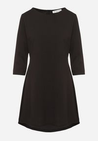 Born2be - Czarna Trapezowa Sukienka z Dłuższym Tyłem Gemirina. Okazja: na co dzień. Kolor: czarny. Typ sukienki: trapezowe. Styl: casual #4