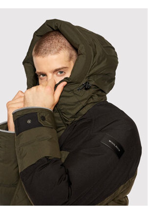 Woolrich Kurtka puchowa Teton CFWOOU0524MRUT1723 Zielony Regular Fit. Kolor: zielony. Materiał: syntetyk, puch, bawełna