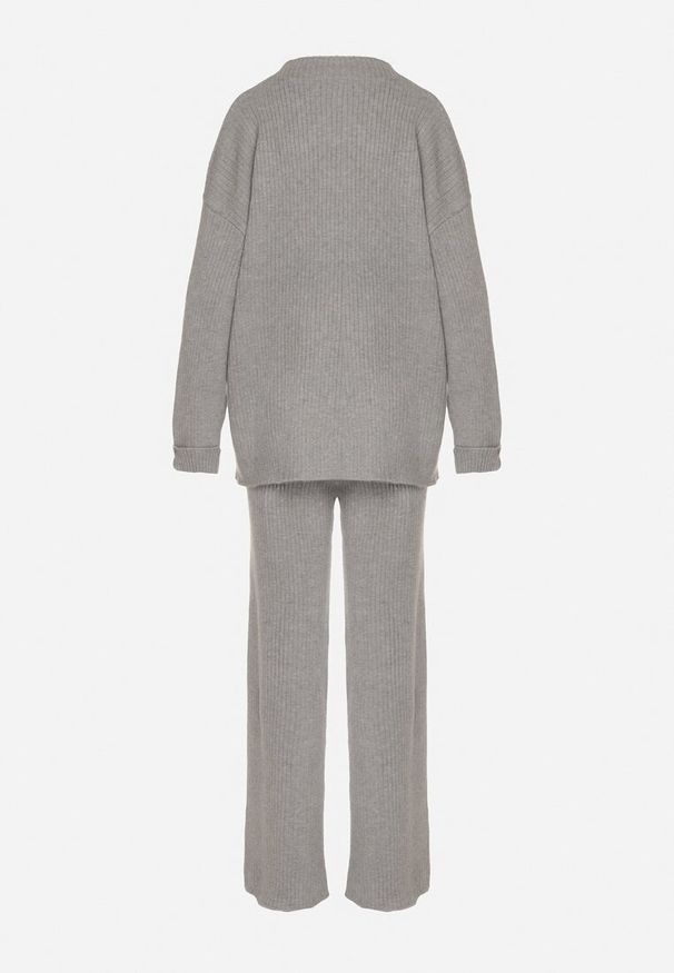 Born2be - Ciemnoszary Komplet z Bawełną i Wełną Sweter z Guzikami i Proste Spodnie Reisadia. Kolor: szary. Materiał: wełna, bawełna