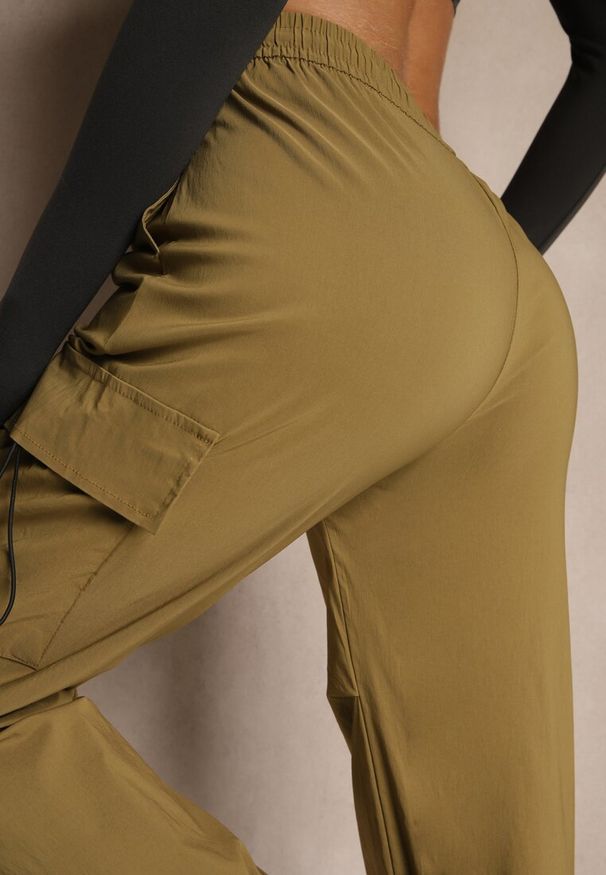 Renee - Zielone Spodnie z Bawełną Typu Cargo High Waist Puvoria. Okazja: na co dzień, na spacer. Stan: podwyższony. Kolor: zielony. Materiał: bawełna. Styl: casual