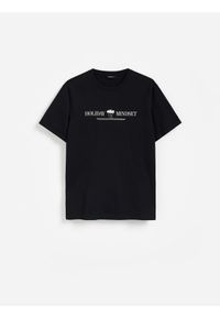 Reserved - T-shirt regular z nadrukiem - czarny. Kolor: czarny. Materiał: bawełna, dzianina. Wzór: nadruk #1