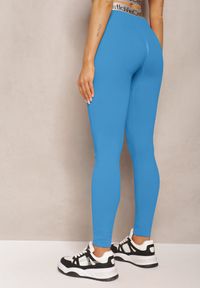 Renee - Niebieskie Sportowe Legginsy Elastyczne z Ozdobną Szeroką Gumą w Pasie Larnode. Okazja: na co dzień. Kolor: niebieski. Materiał: guma. Styl: sportowy #3