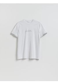 Reserved - T-shirt regular z wiskozą - jasnoszary. Kolor: szary. Materiał: wiskoza #1