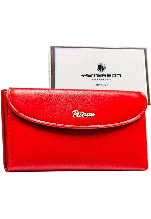 Czerwony, gładki portfel damski ze skóry ekologicznej zamykany na zatrzask magnetyczny - Peterson. Kolor: czerwony. Materiał: skóra ekologiczna. Wzór: gładki