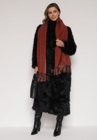 Born2be - Bordowy Klasyczny Szalik z Bawełny i Wiskozy z Frędzlami Vetilisa. Kolor: czerwony. Materiał: bawełna, wiskoza. Styl: klasyczny #4