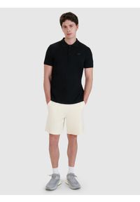 4f - 4F Koszulka polo regular męska - czarna L. Okazja: na co dzień. Typ kołnierza: polo. Kolor: czarny. Materiał: bawełna, dzianina, jersey. Wzór: gładki, ze splotem. Styl: klasyczny, casual, sportowy #2