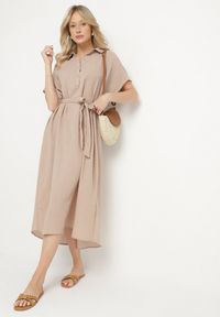 Born2be - Ciemnobeżowa Sukienka z Wiskozy o Koszulowym Kroju z Wiązanym Paskiem Danisna. Okazja: na co dzień. Kolor: beżowy. Materiał: wiskoza. Długość rękawa: krótki rękaw. Wzór: aplikacja. Typ sukienki: koszulowe. Styl: elegancki, casual, klasyczny. Długość: midi #4