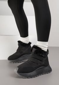 Renee - Czarne Sneakersy Śniegowce Vices z Futerkiem na Platformie Zapinane na Rzep Nelosena. Okazja: na spacer. Zapięcie: rzepy. Kolor: czarny. Materiał: futro. Szerokość cholewki: normalna. Sezon: zima. Obcas: na platformie. Sport: turystyka piesza #4