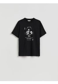Reserved - T-shirt regular z nadrukiem - czarny. Kolor: czarny. Materiał: bawełna, dzianina. Wzór: nadruk
