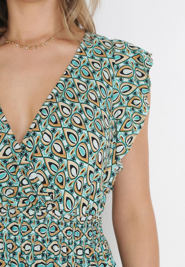 Born2be - Zielona Sukienka Mini z Wiskozy z Gumką w Talii i Falbankami Matthes. Typ kołnierza: kołnierz z falbankami. Kolor: zielony. Materiał: wiskoza. Długość rękawa: bez rękawów. Typ sukienki: kopertowe. Długość: mini