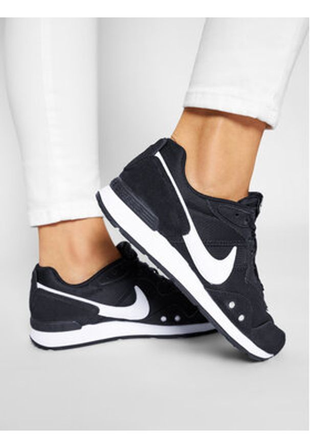 Nike Sneakersy Venture Runner CK2948 001 Czarny. Kolor: czarny. Materiał: materiał