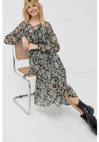 Vero Moda sukienka kolor czarny midi rozkloszowana. Kolor: czarny. Typ sukienki: rozkloszowane. Długość: midi #3