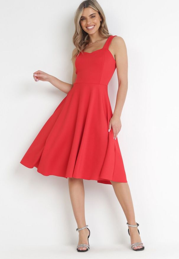 Born2be - Czerwona Rozkloszowana Sukienka Midi na Ramiączkach z Głębokim Dekoltem Maudia. Kolor: czerwony. Długość rękawa: na ramiączkach. Długość: midi
