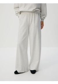 Reserved - Spodnie dresowe - jasnoszary. Kolor: szary. Materiał: dresówka #1