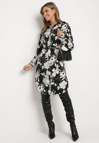 Born2be - Czarna Koszulowa Sukienka z Wiskozą w Kwiatowy Wzór z Dodatkowym Paskiem Ninira. Okazja: na spacer, na co dzień. Kolor: czarny. Materiał: wiskoza. Wzór: kwiaty. Typ sukienki: koszulowe. Styl: casual, elegancki, klasyczny #4
