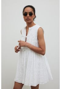 Marsala - Bawełniana sukienka z wiązaniem na dekolcie w kolorze ECRU - LOVER-M/L. Materiał: bawełna. Długość rękawa: bez rękawów
