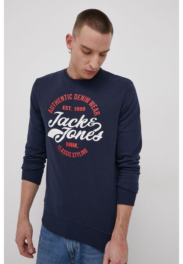 Jack & Jones Bluza męska kolor granatowy z nadrukiem. Okazja: na co dzień. Kolor: niebieski. Wzór: nadruk. Styl: casual