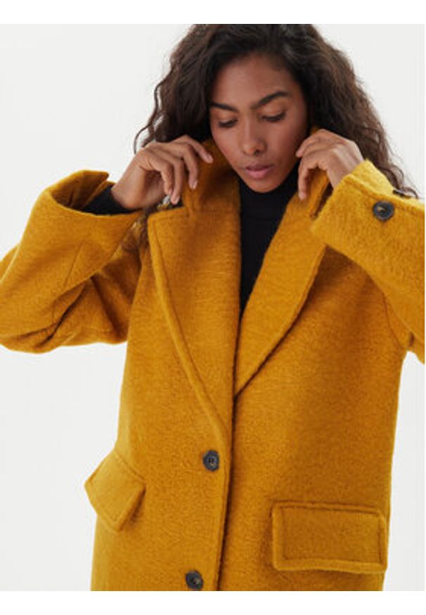 Vero Moda Płaszcz zimowy Anny Jolie 10333555 Żółty Regular Fit. Kolor: żółty. Materiał: syntetyk. Sezon: zima
