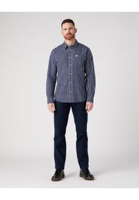 Wrangler - WRANGLER 1 POCKET SHIRT MĘSKA KOSZULA Z DŁUGIM RĘKAWEM W KRATĘ TRUE NAVY W5A24ME12. Długość rękawa: długi rękaw. Długość: długie